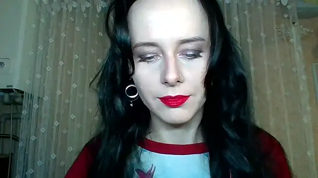 LuminousLady online show from December 2025 06:02:01 PM