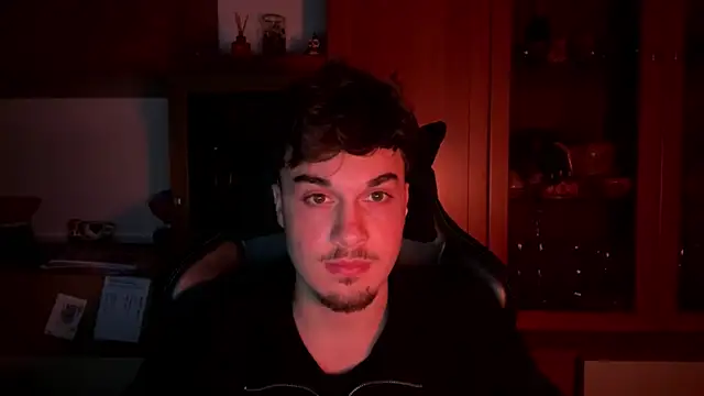 Snapshot of NaplesGuy04 chatting on February 2025 11:15:01 PM NaplesGuy04 online show from February 2025 11:15:01 PM