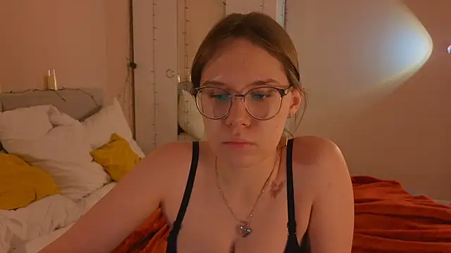 Mia Luw online show from December 2025 10:09:01 AM