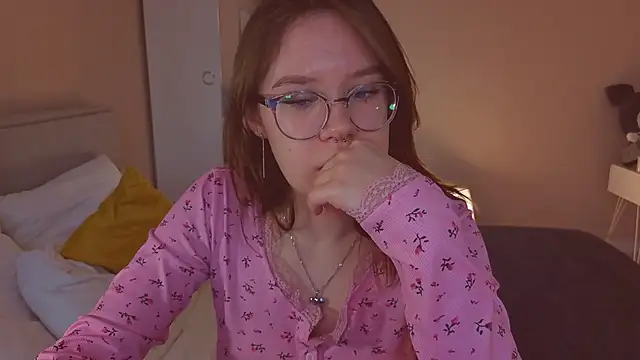 Mia Luw online show from February 2026 10:42:01 AM