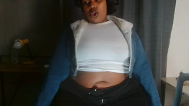 Snapshot of Cuddle_Bear chatting on June 2026 08:10:01 PM Cuddle Bear online show from June 2026 08:10:01 PM