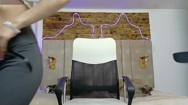 Alektra bryce online show from September 2025 07:58:01 PM