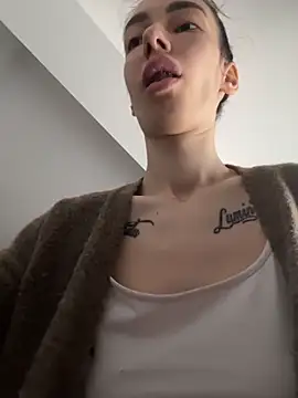 Celine Roxelle online show from March 2026 02:34:02 PM