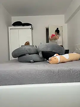 Celine Roxelle online show from April 2026 01:30:01 PM