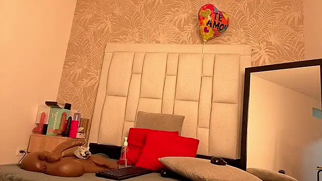 Snapshot of dafnnelewis chatting on December 2025 11:15:01 AM dafnnelewis online show from December 2025 11:15:01 AM