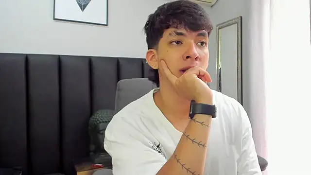 ISAAC CRYSTON online show from February 2025 05:11:02 PM