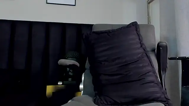 ISAAC CRYSTON online show from March 2025 10:38:01 PM