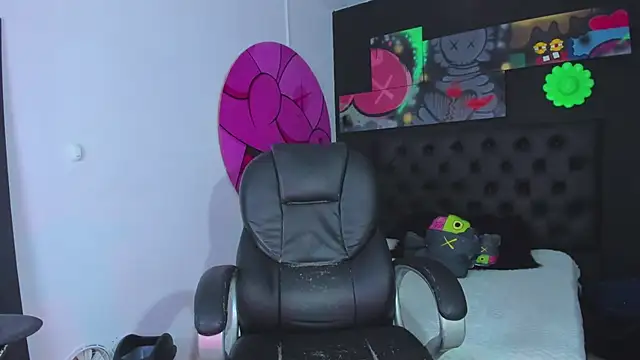 ISAAC CRYSTON online show from September 2025 07:30:02 PM