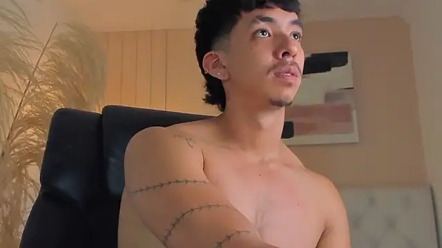 ISAAC CRYSTON online show from November 2025 09:30:02 PM