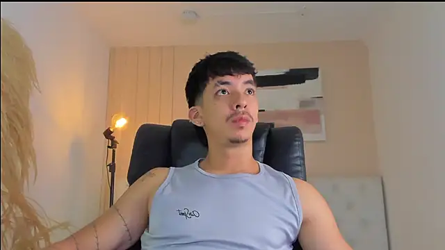 ISAAC CRYSTON online show from November 2025 08:09:01 PM