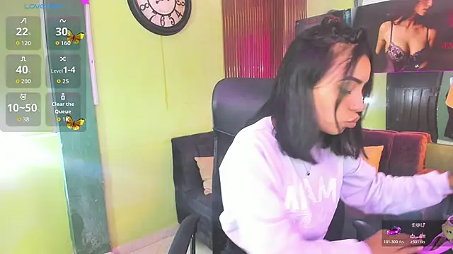 Snapshot of julieta_fn chatting on June 2026 02:15:01 PM julieta fn online show from June 2026 02:15:01 PM