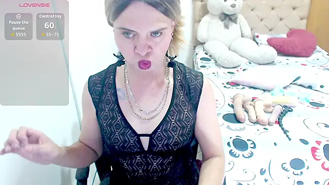 Snapshot of Dolldirtyxxx chatting on September 2025 04:45:02 AM Dolldirtyxxx online show from September 2025 04:45:02 AM