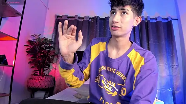 NovaaWheler online show from April 2026 08:44:01 PM