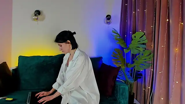 Snapshot of roxy_riot_ chatting on February 2025 01:21:01 AM roxy riot  online show from February 2025 01:21:01 AM