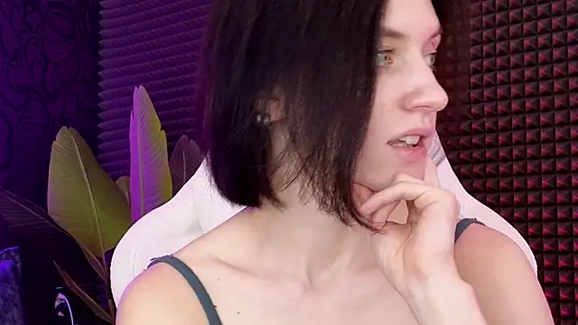 Snapshot of roxy_riot_ chatting on March 2025 07:32:01 AM roxy riot  online show from March 2025 07:32:01 AM