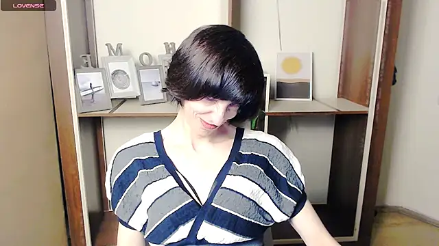  AngeliaFlow  online show from October 2025 06:25:01 AM