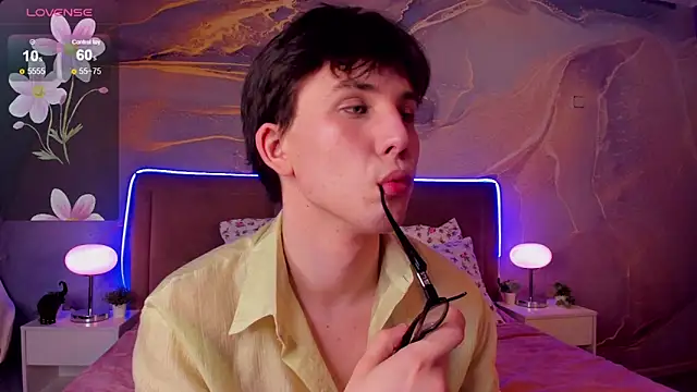 AdrianoAubert online show from November 2025 03:22:02 PM