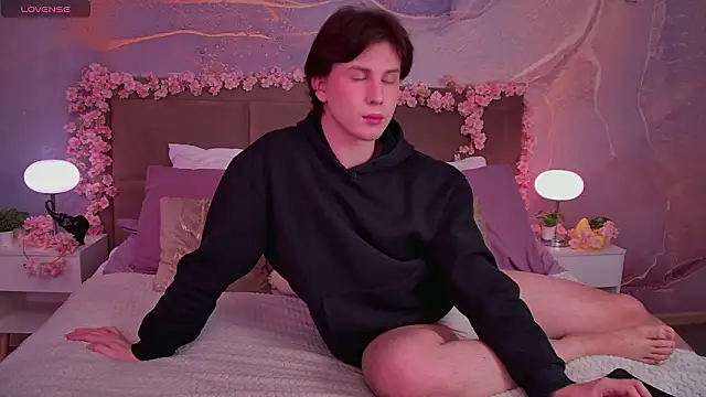 AdrianoAubert online show from February 2026 03:10:01 AM