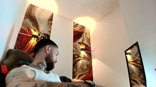 Luke davis01 online show from April 2026 01:33:02 PM