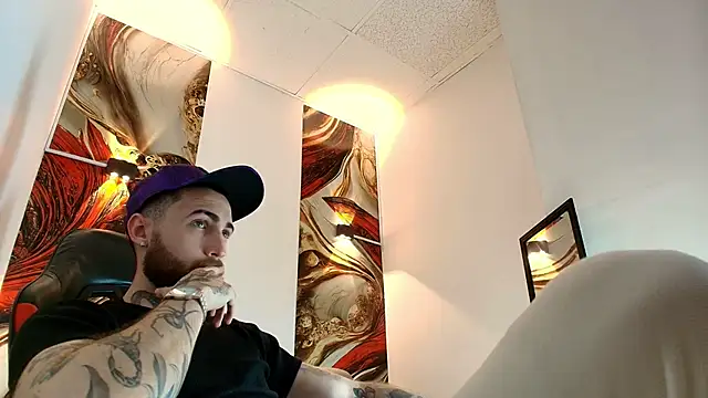 Luke davis01 online show from April 2026 01:13:02 PM