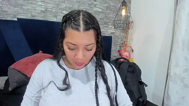 Sophia Brunett online show from December 2025 12:13:02 PM