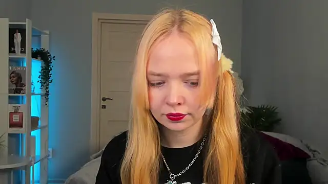 Snapshot of Bellla_Murrr chatting on February 2025 02:48:02 PM Bellla Murrr online show from February 2025 02:48:02 PM