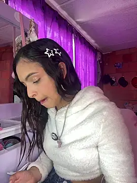 Skye Moore online show from April 2026 06:42:01 PM