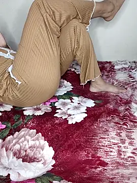 Malika-697 online show from November 2025 07:47:01 PM