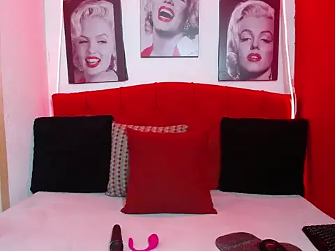 Snapshot of Tiana_Ebony18 chatting on February 2026 12:00:01 PM Tiana Ebony18 online show from February 2026 12:00:01 PM