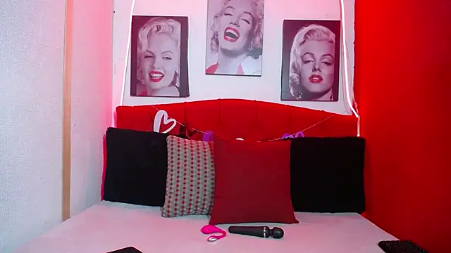 Snapshot of Tiana_Ebony18 chatting on February 2026 11:54:01 AM Tiana Ebony18 online show from February 2026 11:54:01 AM