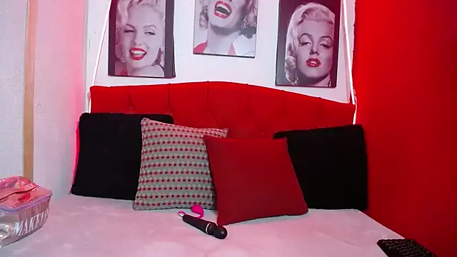 Snapshot of Tiana_Ebony18 chatting on April 2026 12:06:01 PM Tiana Ebony18 online show from April 2026 12:06:01 PM