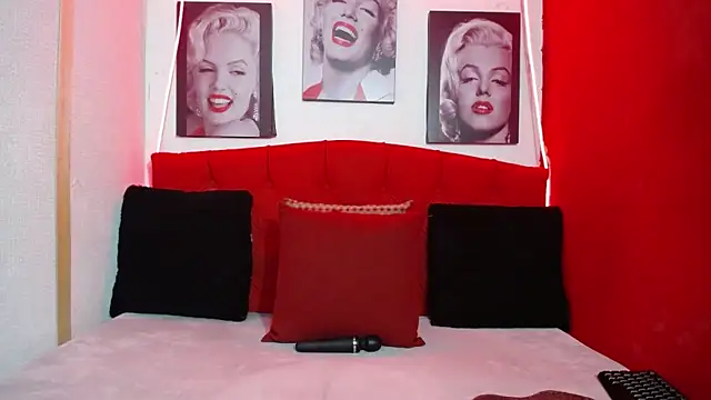 Snapshot of Tiana_Ebony18 chatting on April 2026 12:10:01 PM Tiana Ebony18 online show from April 2026 12:10:01 PM