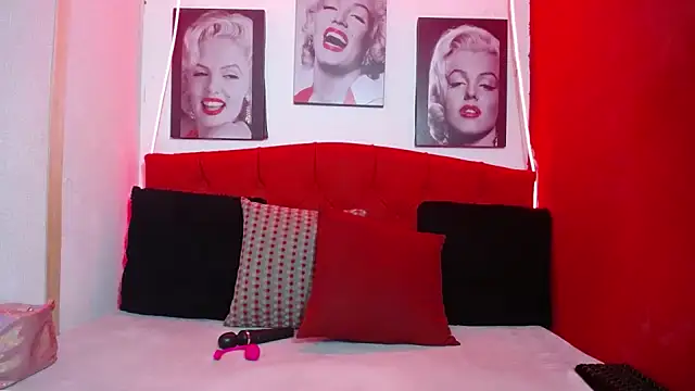 Snapshot of Tiana_Ebony18 chatting on April 2026 12:23:01 PM Tiana Ebony18 online show from April 2026 12:23:01 PM