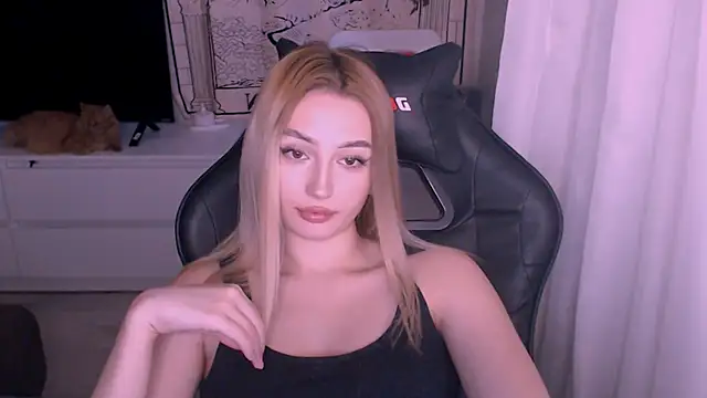 Snapshot of beauty_blonde chatting on November 2025 02:34:02 AM beauty blonde online show from November 2025 02:34:02 AM