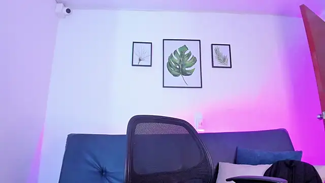 Snapshot of Tatianaa@xh chatting on March 2025 08:27:02 PM Tatianaaxh online show from March 2025 08:27:02 PM