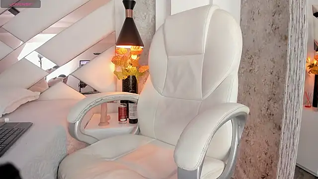 Giselle Lauren online show from February 2025 08:58:01 PM