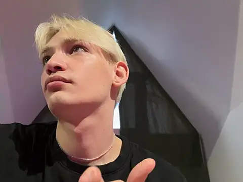 Julian wins online show from February 2025 11:01:02 AM