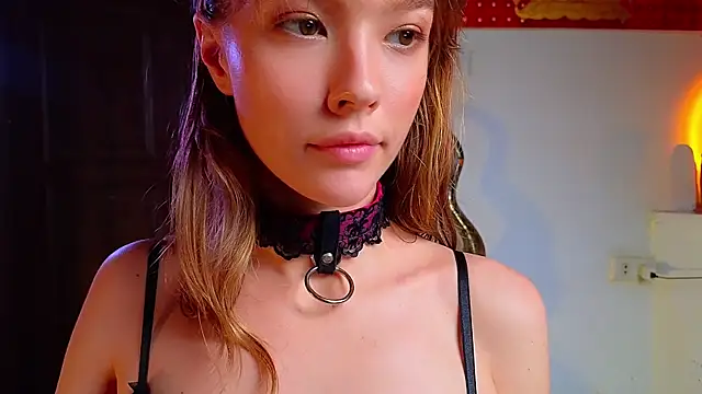 Snapshot of DemiDee chatting on December 2024 12:00:01 PM DemiDee online show from December 2024 12:00:01 PM