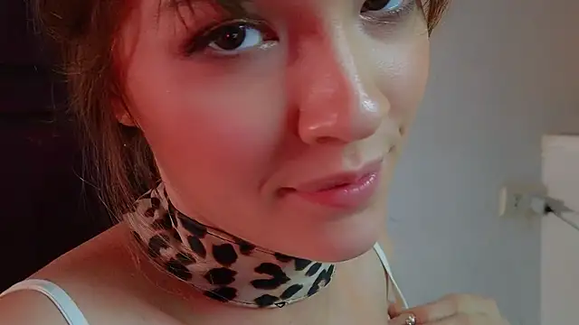 Snapshot of DemiDee chatting on December 2024 12:50:02 PM DemiDee online show from December 2024 12:50:02 PM