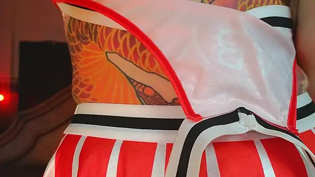 Snapshot of DemiDee chatting on December 2024 10:44:02 AM DemiDee online show from December 2024 10:44:02 AM