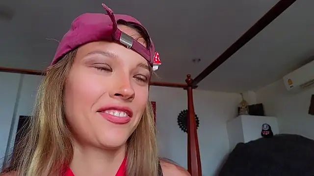 Snapshot of DemiDee chatting on March 2025 09:35:02 AM DemiDee online show from March 2025 09:35:02 AM