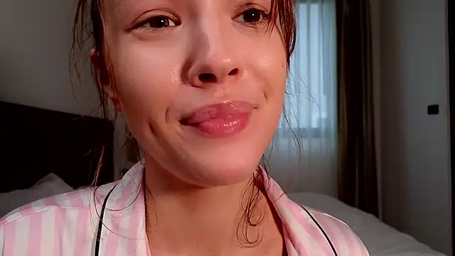 Snapshot of DemiDee chatting on October 2025 10:06:01 AM DemiDee online show from October 2025 10:06:01 AM