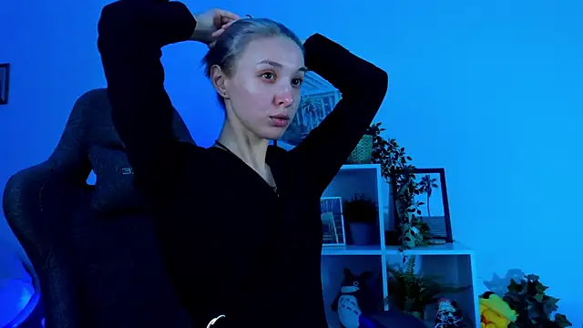 Snapshot of PhilippaAdamas chatting on February 2025 02:43:01 PM PhilippaAdamas online show from February 2025 02:43:01 PM