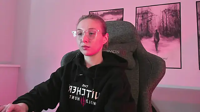 Snapshot of PhilippaAdamas chatting on March 2025 08:45:01 AM PhilippaAdamas online show from March 2025 08:45:01 AM