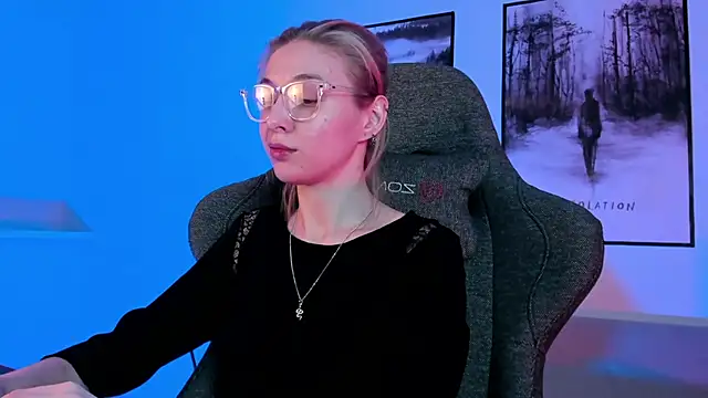 Snapshot of PhilippaAdamas chatting on March 2025 05:46:01 AM PhilippaAdamas online show from March 2025 05:46:01 AM