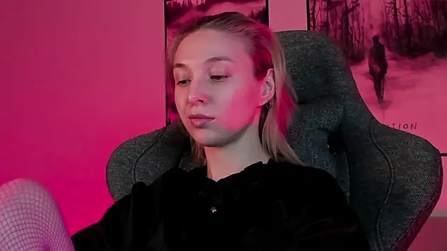 Snapshot of PhilippaAdamas chatting on March 2025 08:45:01 AM PhilippaAdamas online show from March 2025 08:45:01 AM