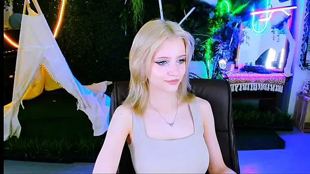 LeonaStane online show from November 2025 06:06:02 PM