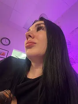 Snapshot of MaeveMoon chatting on May 2026 09:46:01 PM MaeveMoon online show from May 2026 09:46:01 PM