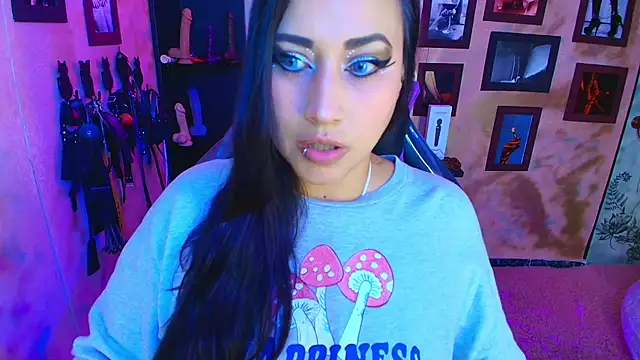 cherryy bombshelll online show from November 2025 08:33:02 PM