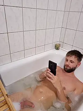 ademandjulia online show from October 2025 07:00:01 PM